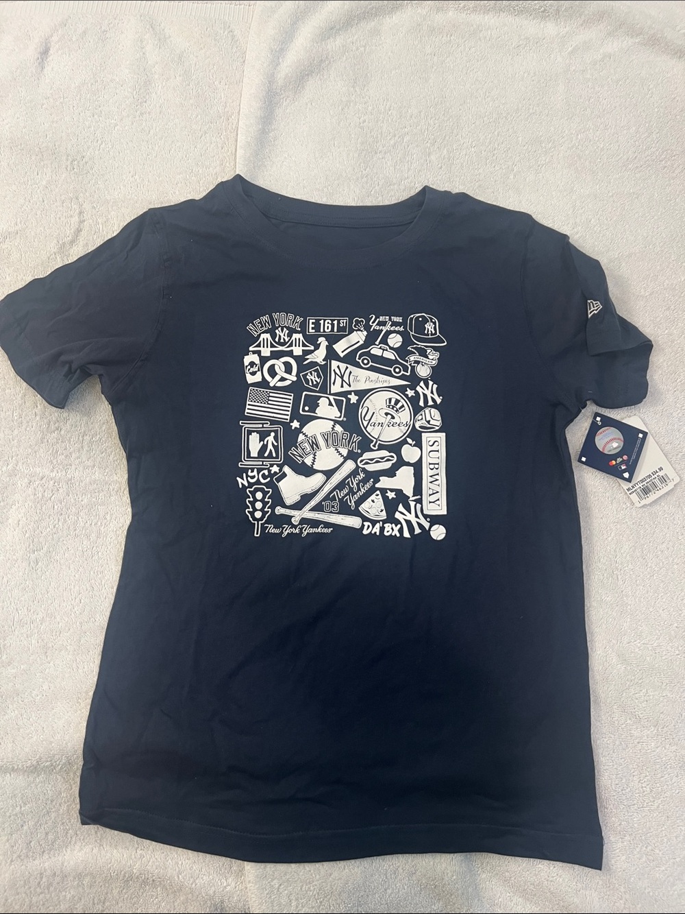 New York Yankees Era Navy Kids Short-Sleeve Tee with White New York Graphic